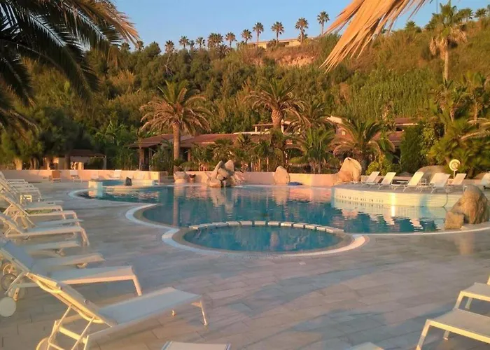 Apart-hotel Villaggio Cala Di Volpe Capo Vaticano