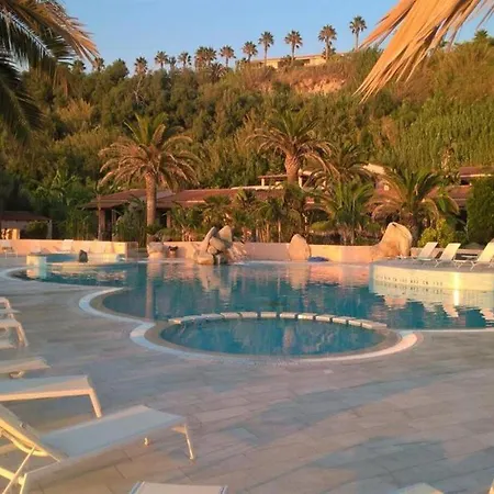 Lägenhetshotell Villaggio Cala Di Volpe Capo Vaticano