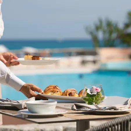 Villaggio Cala Di Volpe Apartahotel 4*